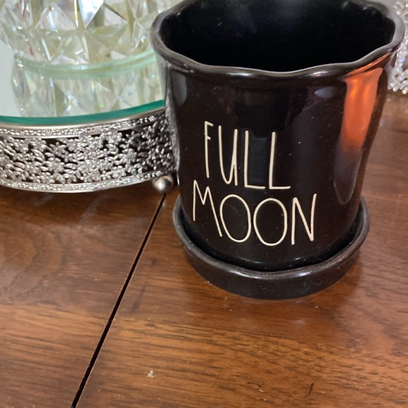 Final price accepted 💜💜💜NWT Rae Dunn planter - Picture 2 of 7